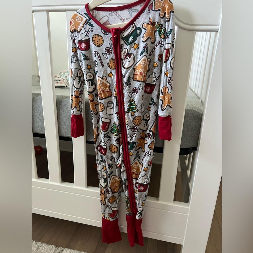 Little Sleepies zippy  Christmas 6-12 EUC